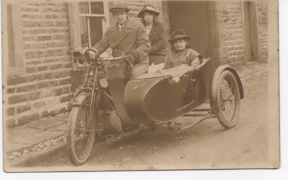 Bill Whitaker with his daughter Edith and wife