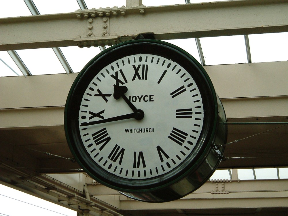 Brief Encounter Clock